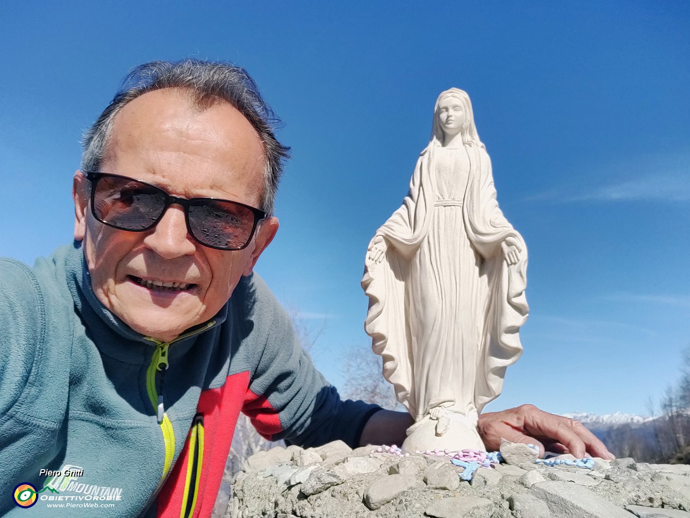 06 Alla bella bianca Madonnina (CAI-Alzano) del Costone (1195 m) che posso vedere da casa.jpg